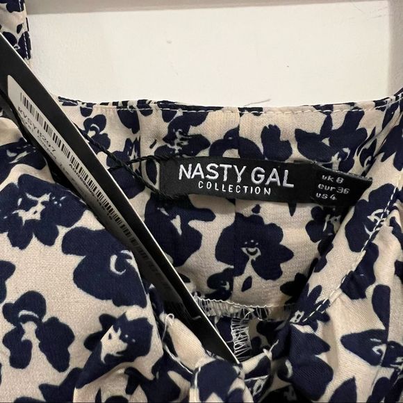 Feminine Nasty Gal Floral Cupped Tie Front Crop Top size 4 - Picture 6 of 7